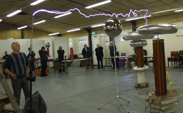 The Phoenix tesla coil hitting a pole