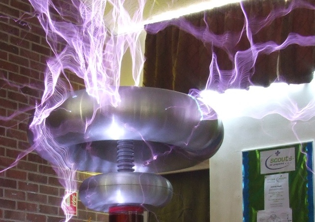 Tesla coil streamer